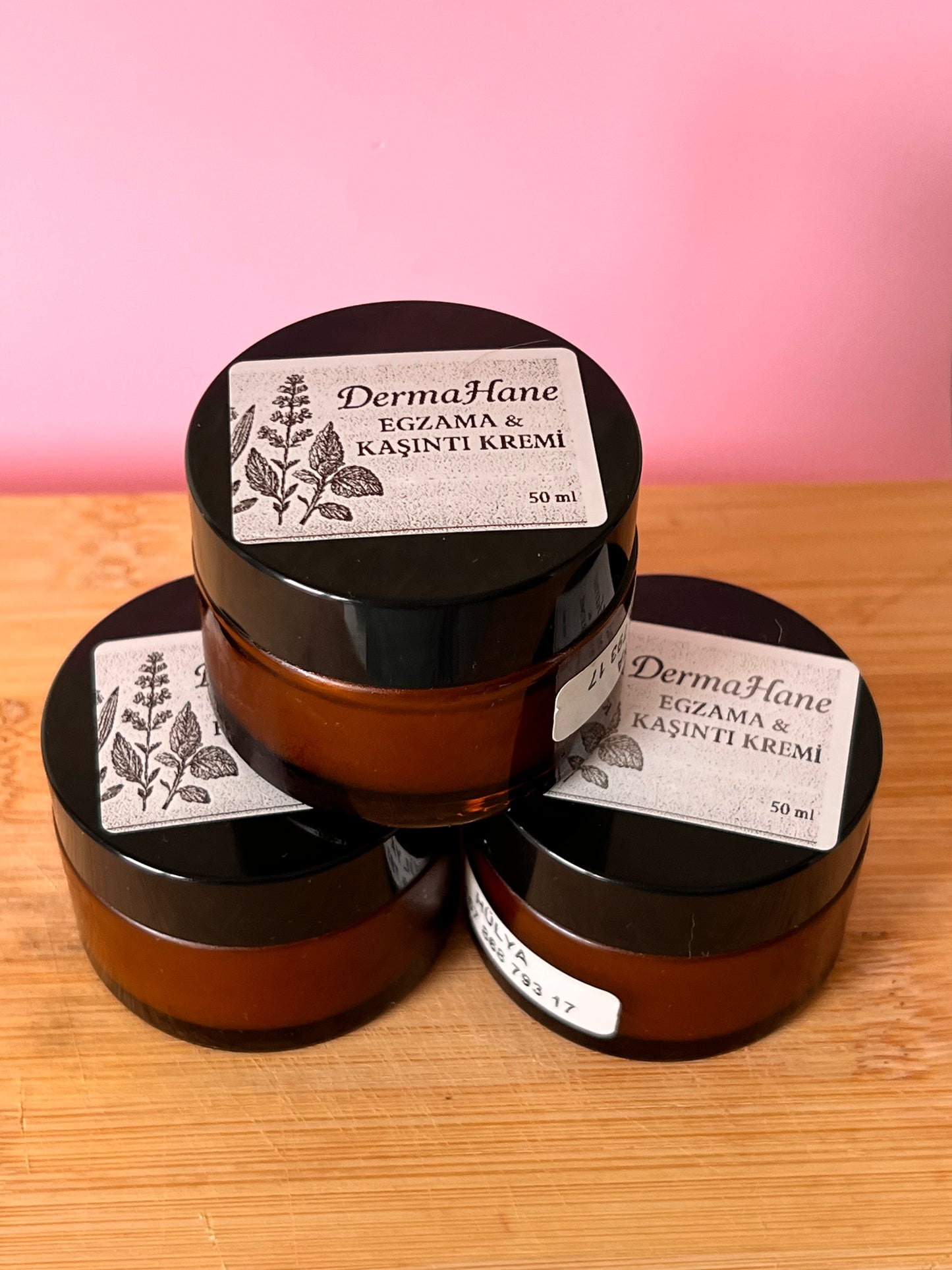 DermaHane Egzama & Kaşıntı Kremi – Bitkisel Destek Kremi (50 ml) Natürliche Inhaltsstoffe unterstützen die Hautregeneration und wirken lindernd.