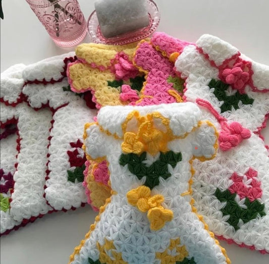 Hediye”, “dekoratif sabunluk”, “el örgüsü” → hediye aramalarında öne çıkar.
